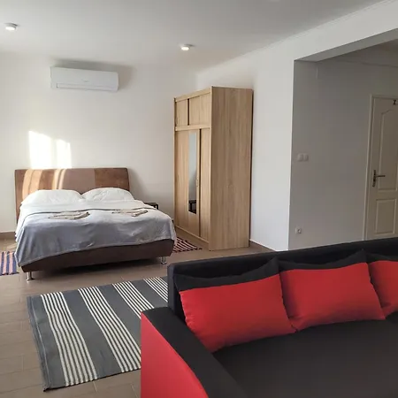 Balifornia Apartment *